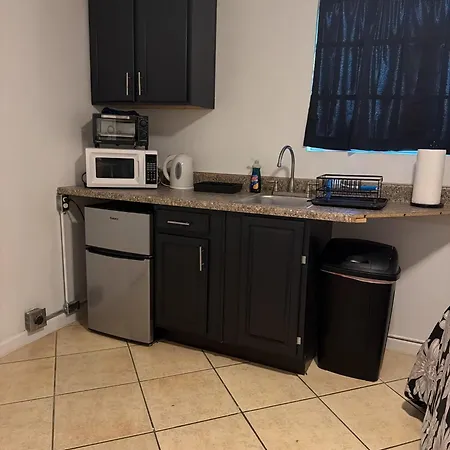 Studio With Yard Close To Airport Downtown Phx Tempe Scotsdale