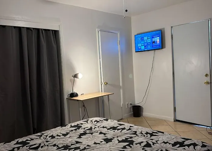 Pensión With Yard Close To Airport Downtown Phx Tempe Scotsdale Phoenix